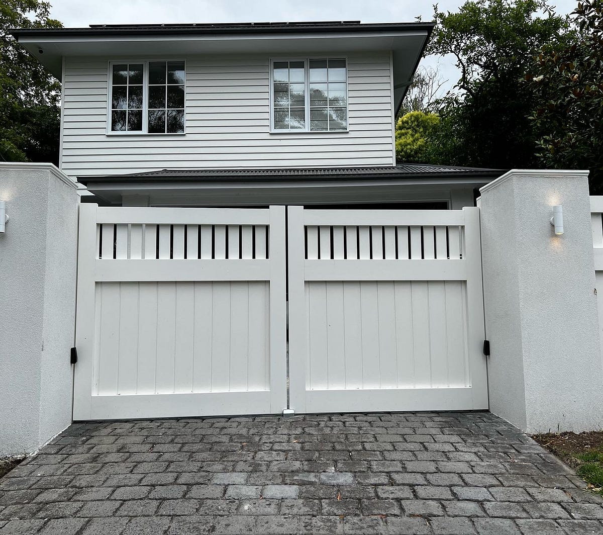 Portsea Style Timber Gates: The Hottest Trend in Entryway Design | by Coastal Timber Gates | May, 2025 | Medium